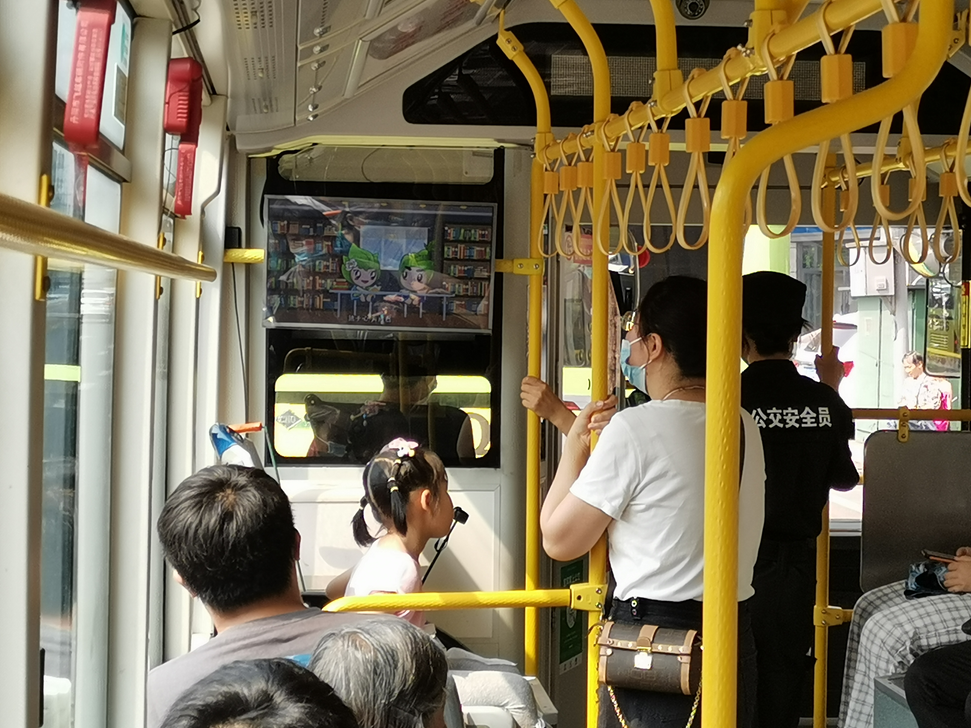 助力法治宜賓建設(shè)——宜賓公交車廂普法課堂開講啦！